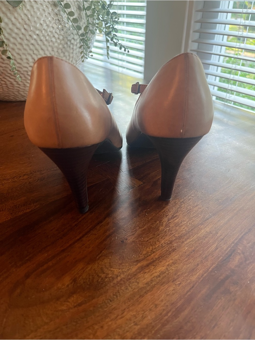 Kelly & Katie Camel T-Strap Pumps Size 9.5 | 3” Heel | Classic Mary Jane Heels - Picture 4 of 7